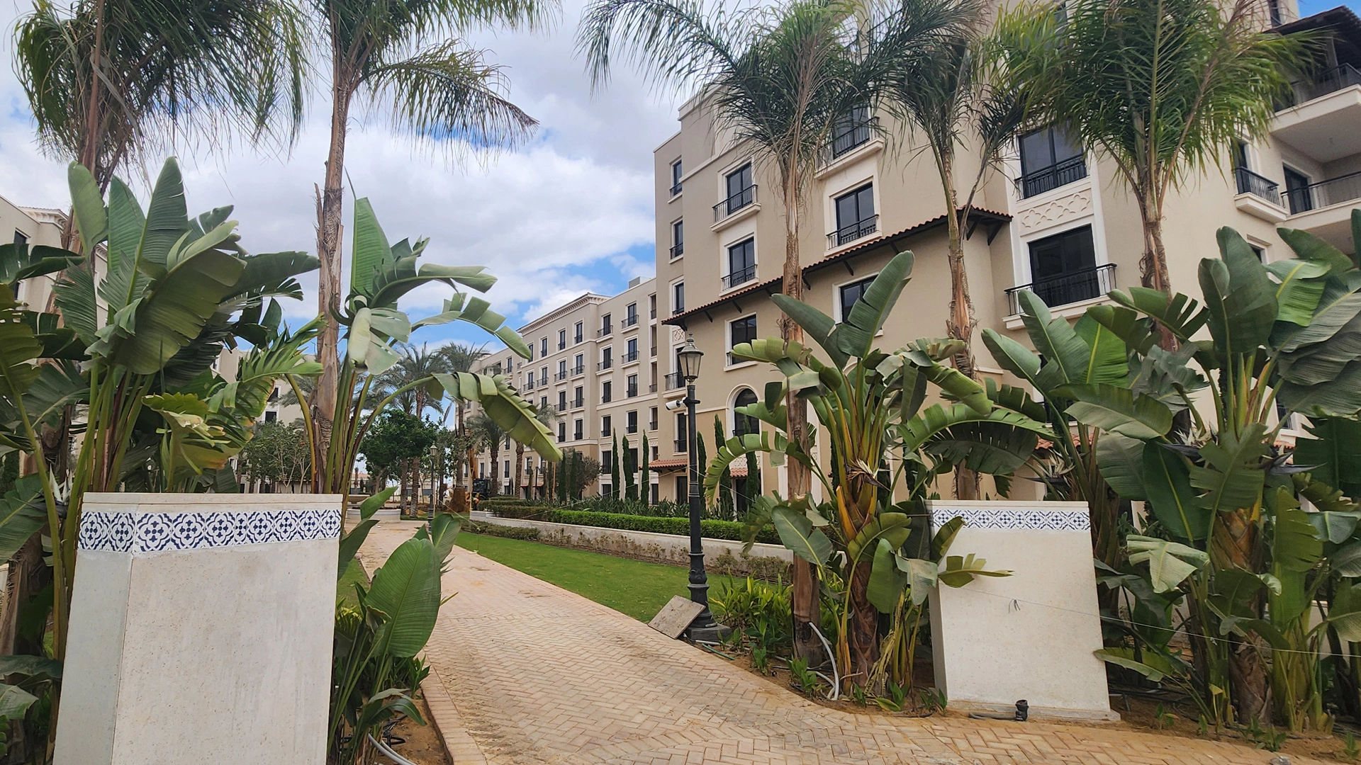 Village-West-Sheikh-Zayed-Apartment-Exterior-Design-8