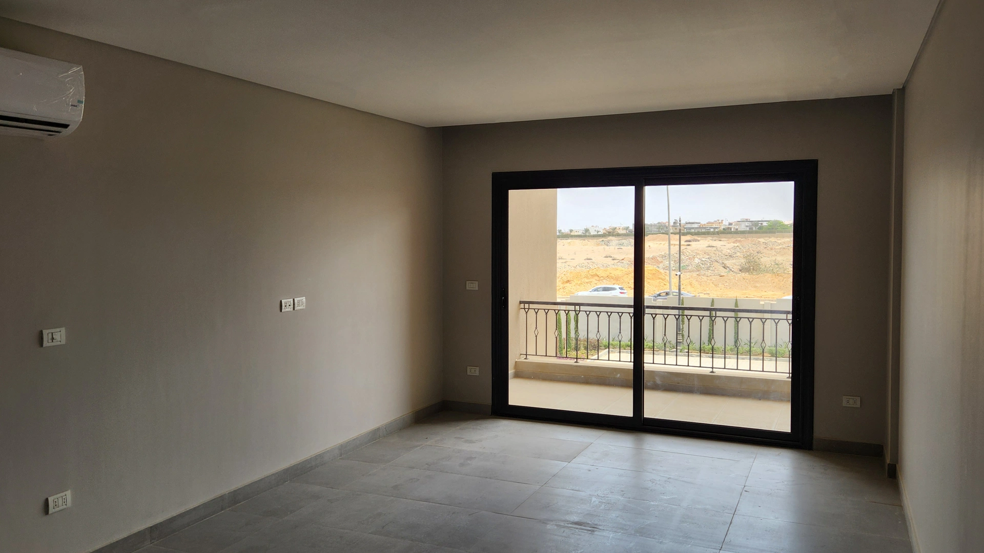 Village-West-Sheikh-Zayed-Apartment-Interior-Unfurnished-33