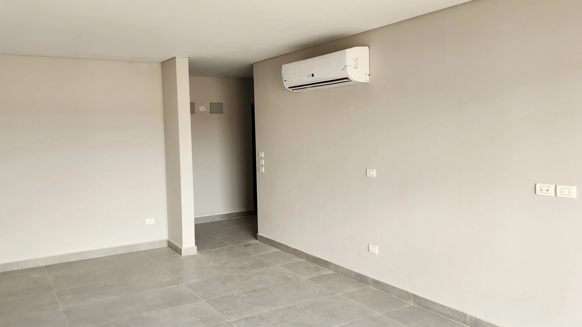 Village-West-Sheikh-Zayed-Apartment-Interior-Unfurnished-34