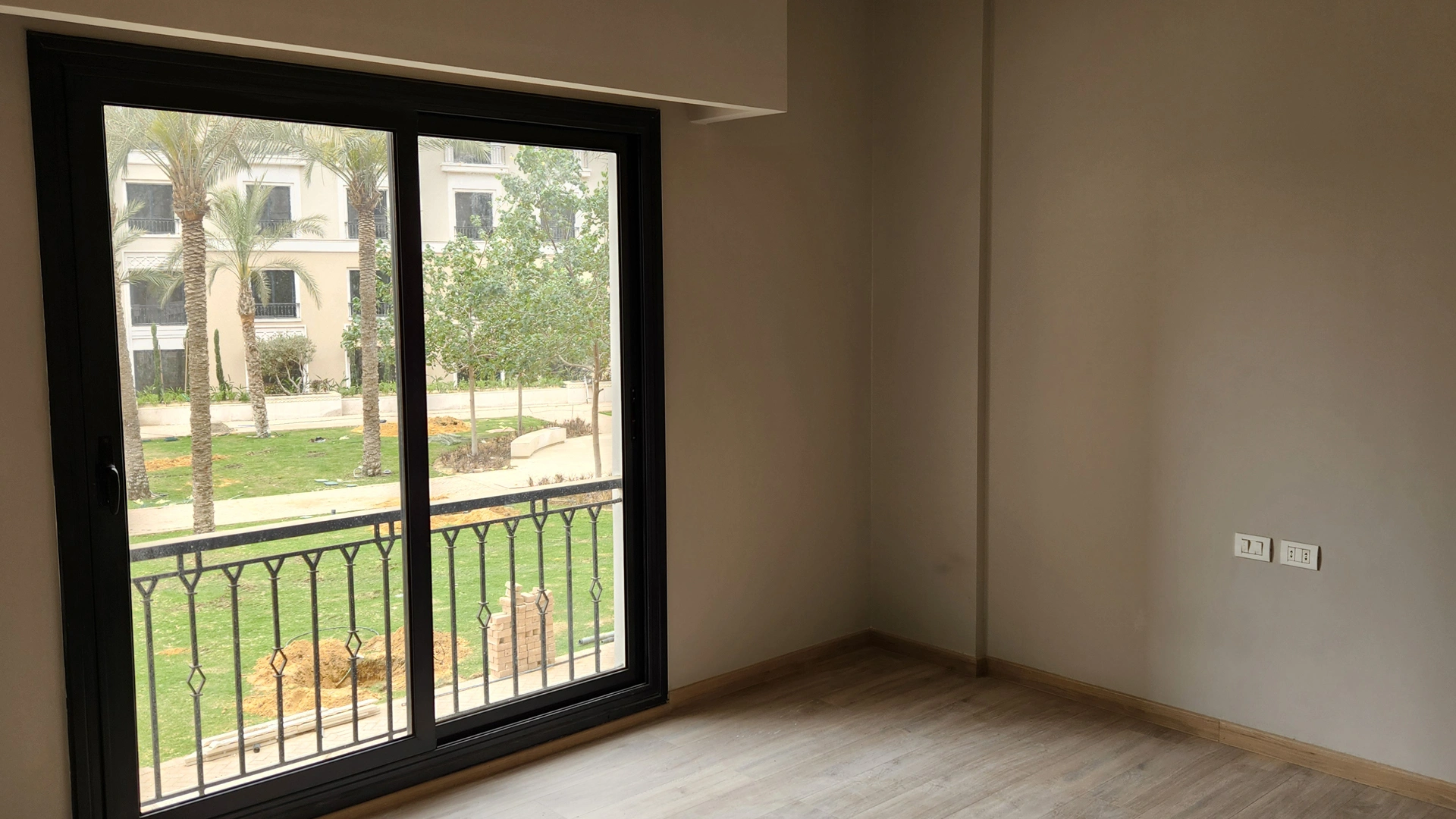 Village-West-Sheikh-Zayed-Apartment-Interior-Unfurnished-35